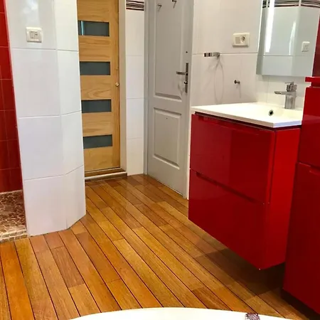 The Countryside In The Ocean At La Rochelle With Your Feet In The Barn * Croix-Chapeau