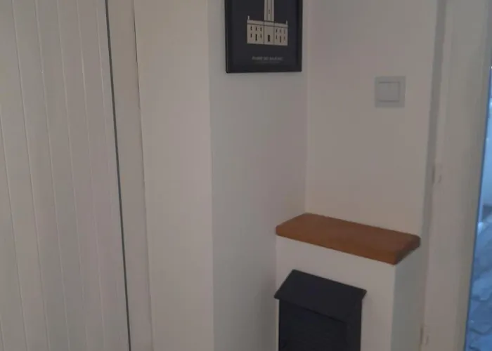 The Countryside In The Ocean At La Rochelle With Your Feet In The Barn * Croix-Chapeau