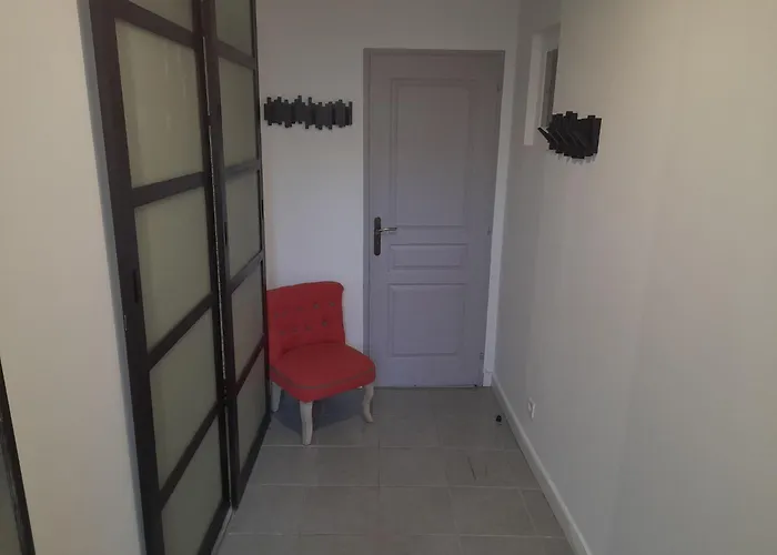 The Countryside In The Ocean At La Rochelle With Your Feet In The Barn * Croix-Chapeau