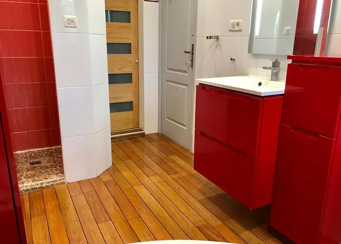 The Countryside In The Ocean At La Rochelle With Your Feet In The Barn * Croix-Chapeau