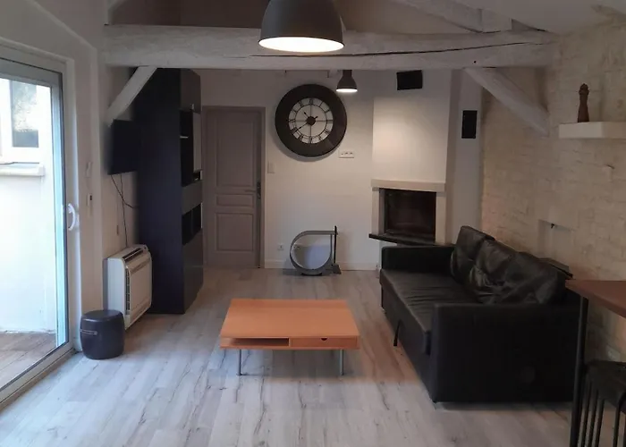 The Countryside In The Ocean At La Rochelle With Your Feet In The Barn * Croix-Chapeau